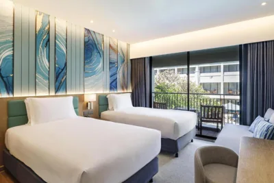 Deluxe-Twin-Zimmer mit Balkon — DoubleTree by Hilton Phuket Banthai Resort